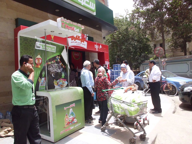 بالصور..بدء عمليات البيع داخل محلات “سعودي” دون تغيير في الأسعار