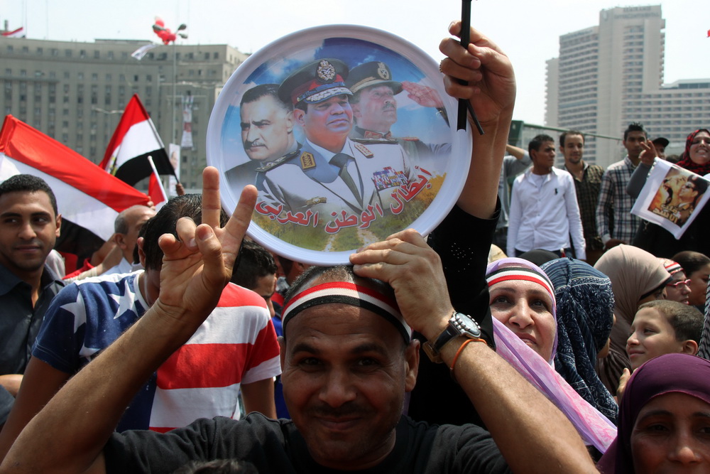 توافد المحتفلين بتنصيب الرئيس عبد الفتاح السيسى على ميدان التحرير