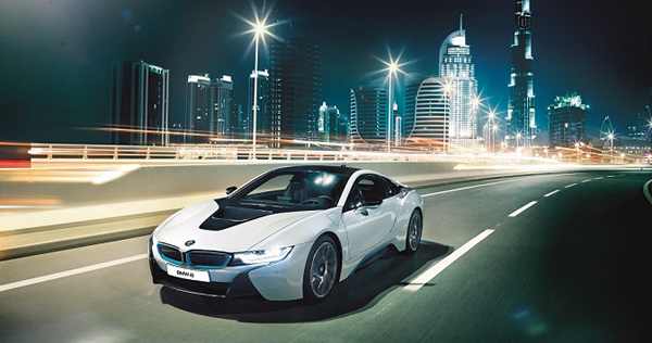 بالصور.. طرح السيّارة الرياضية الكهربائية BMW i8 بالشرق الأوسط