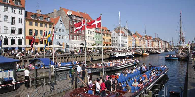 الدنماركيون أكثر شعوب الأرض سعادة بسبب الجينات الوراثية