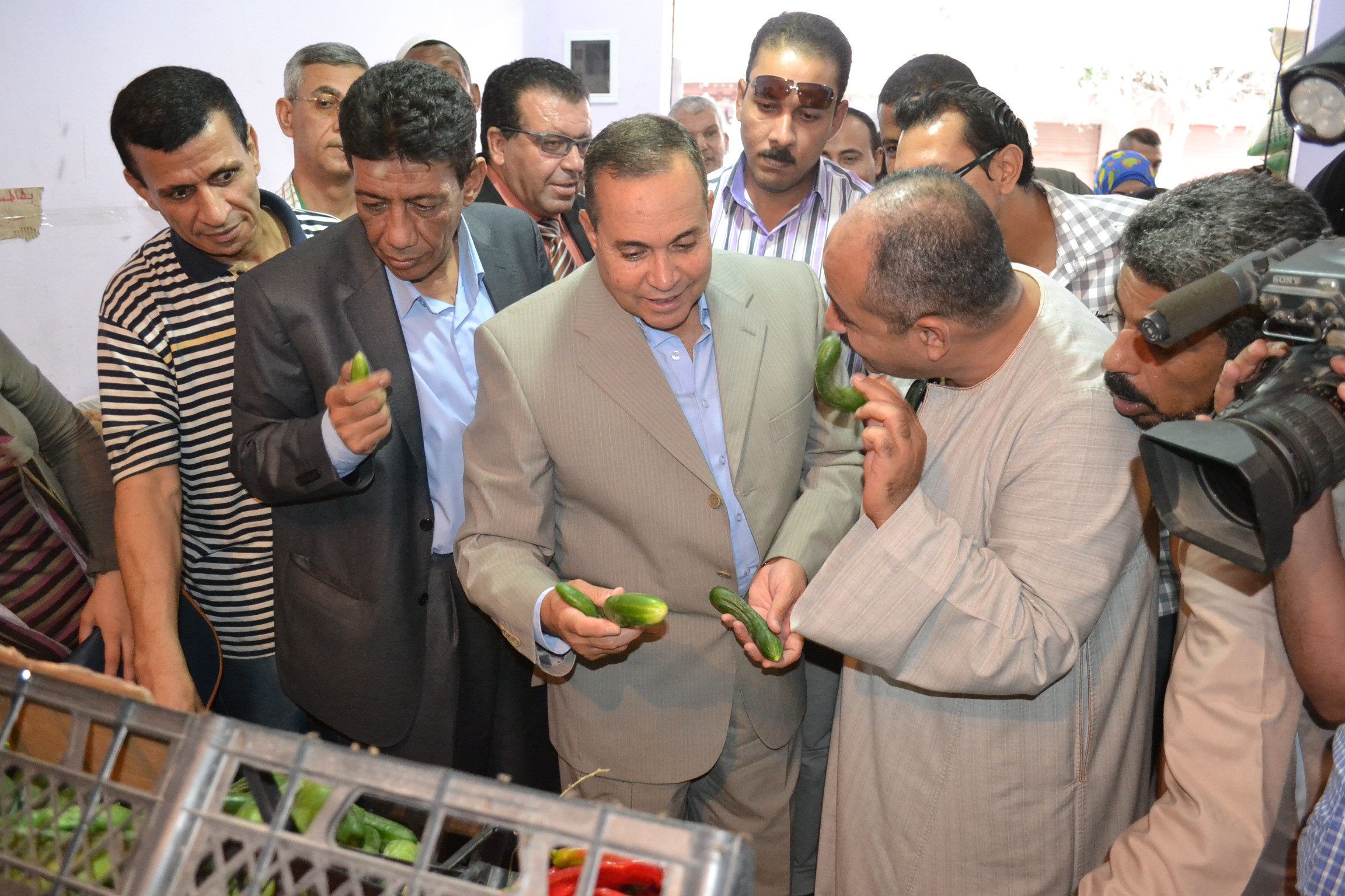 افتتاح منفذين جديدين لنقابة الفلاحين بالإسماعيلية لبيع الخضر والفاكهة واللحوم