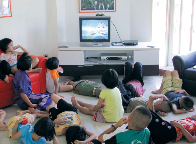 دراسة امريكية : مشاهدة التلفزيون 3 ساعات يومياً تزيد خطر الوفاة المبكرة