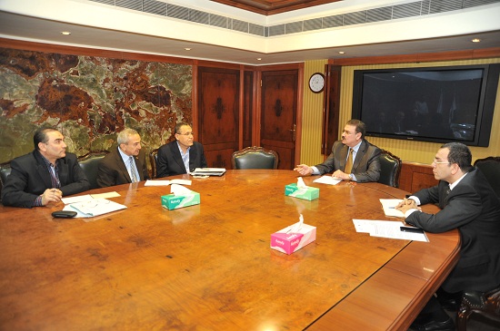 وزير النقل يبحث مع “سيماف” توريد 212 عربة سكة حديد