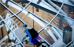 بالصور.. تعرف على الـ 8 مهن الأكثر خطورة في العالم