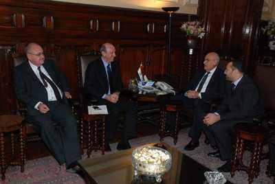 “الزراعة” تحدد خارطة طريق لرفع إنتاجية المشاريع الزراعية في “العوينات”