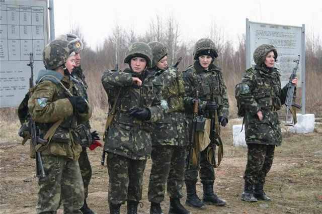 موسكو تنفي وجود أي قوات عسكرية لها في أوكرانيا