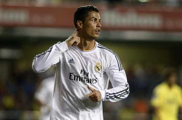 أسرع عشرة لاعبين في العالم حسب الفيفا