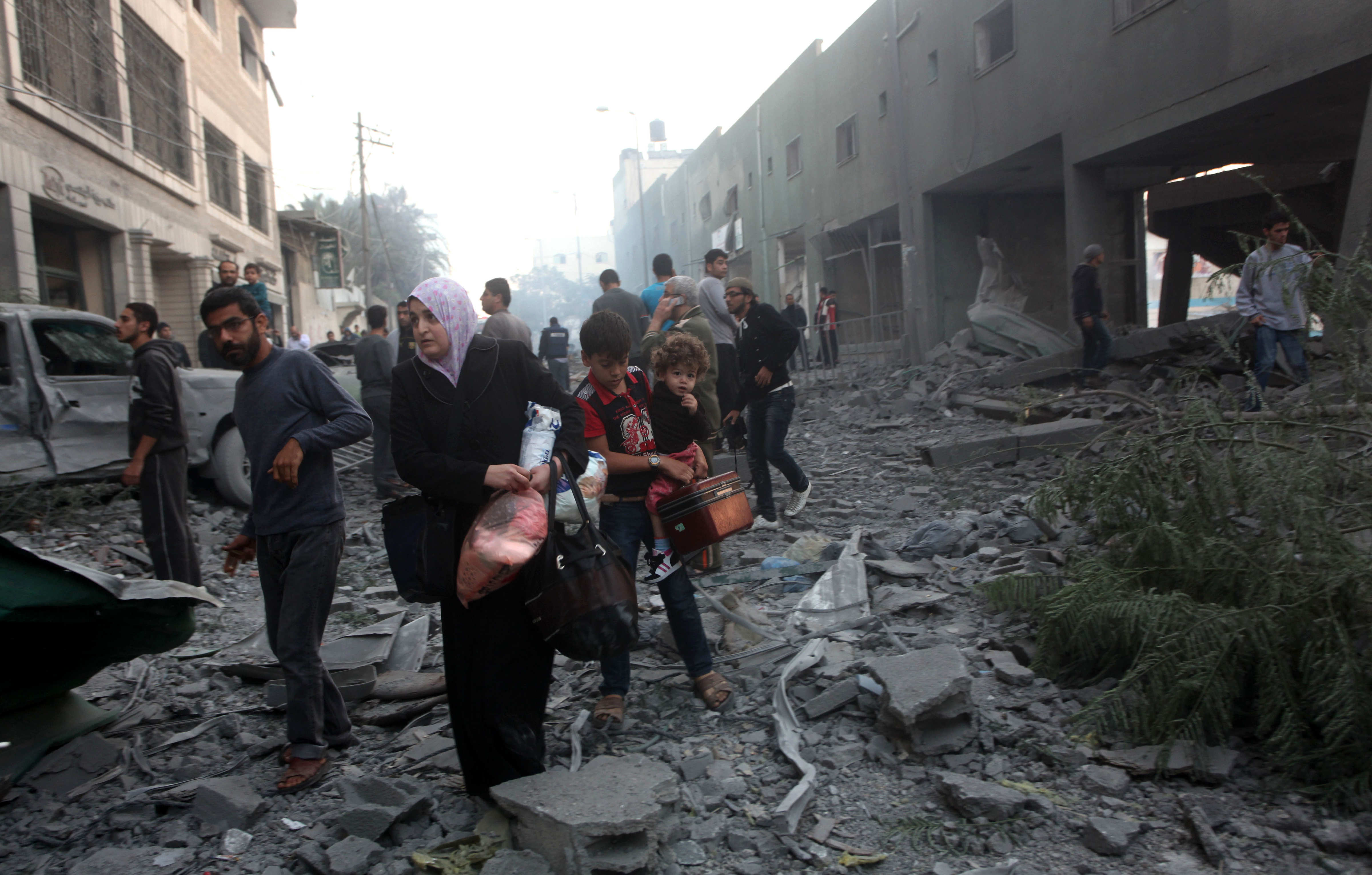 إسرائيل تستأنف “الجرف الصامد” على غزة.. وحماس تحمَّلها مسؤولية “إجهاض” مفاوضات القاهرة