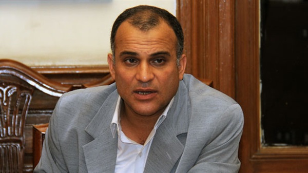 عمرو هاشم : خطبة مبارك انشائية ..وعليه اللوم فى قتل المتظاهرين