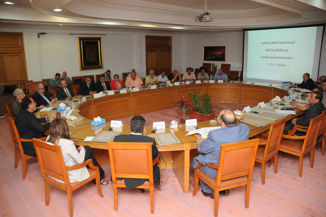 وزير اﻹسكان يطالب ” المقاولون العرب” بتطبيق اللامركزية وتطوير اﻷداء للمنافسة فى المشروعات الجديدة