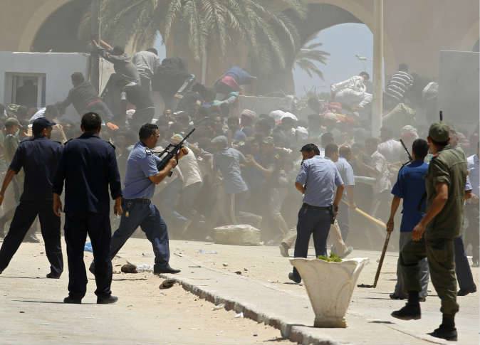 العنف يضرب حركة التجارة بين مصر وليبيا فى مقتل