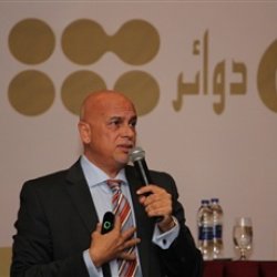 مؤلف كتاب 6 دوائر