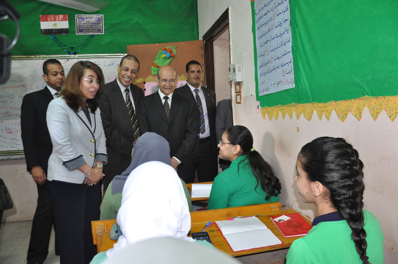 محافظ الجيزة : إتاحة أراضي جديدة لبناء مدارس لتقليل كثافة الفصول