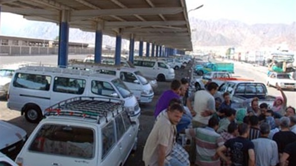 إضراب سائقي “البيجو” بموقف المرج خط بورسعيد احتجاجا على قرار مسئولي الموقف