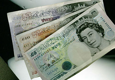 تراجع الجنيه الإسترليني بسبب الشكوك حول مستقبل استقلال اسكتلندا عن بريطانيا