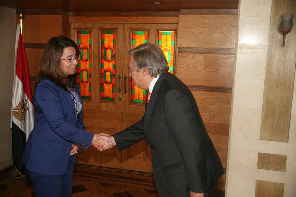 “والي” تلتقى مفوض “الأمم المتحدة” لشئون اللاجئين بالقاهرة