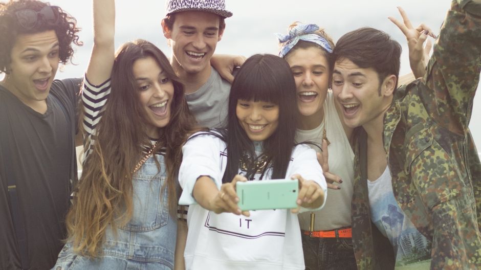 “سوني موبايل” تطرح تقنيات جديدة في التقاط الصور بطريقة الـ Selfies