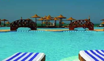 مستثمرو الفنادق العائمة يطالبون بمد مهلة سداد التأمينات أو تقسيطها