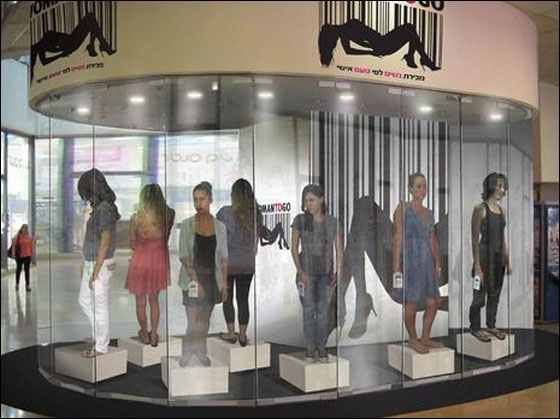 تعرف على سوق “لبيع النساء” في لندن