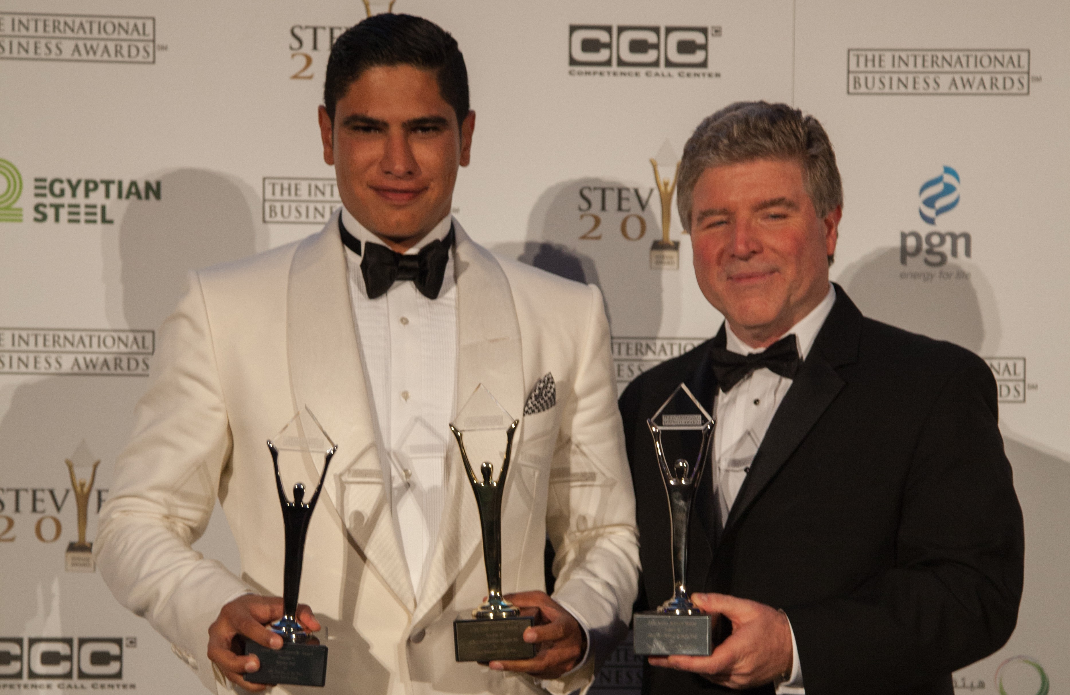 مؤسسة Stevies الامريكية تمنح أبوهشيمة الجائزة الذهبية كأفضل رجل أعمال صاعد فى عام 2014 .