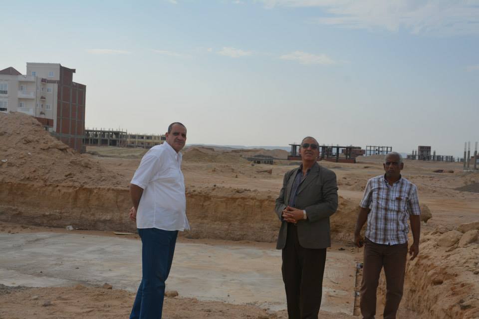 محافظ البحر الاحمر يتفقد الاحياء والميناء السياحي بالغردقة لاصلاح اثار السيول