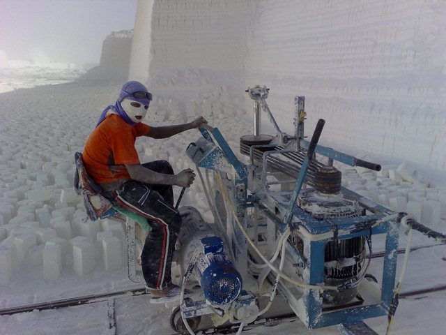 فتح باب الاستثمار بمناطق محجرية جديدة بالمنيا بعد الانتهاء من ربط البحر الأحمر بالواحات