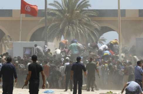 مسئول ليبي: تونس فرضت ضريبة على المغادرين عبر منفذ رأس جدير