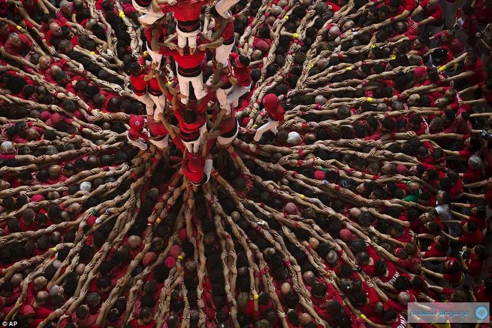 بالصور.. الأبراج البشرية.. أغرب وأخطر المسابقات الإسبانية