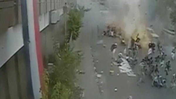 القاعدة تعلن اسم انتحاري صنعاء وكاميرا تلتقط اللحظة