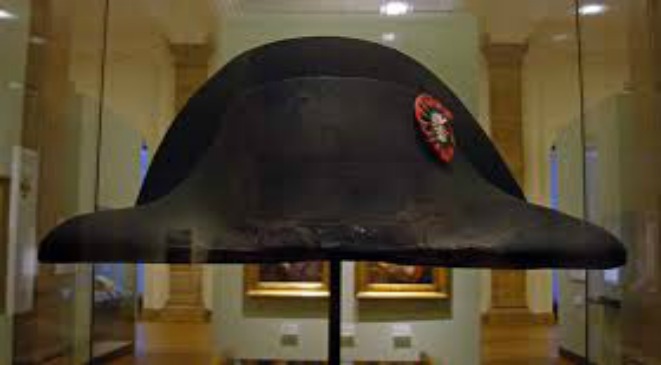 من اشترى قبعة نابليون بمبلغ 1.9 مليون يورو؟