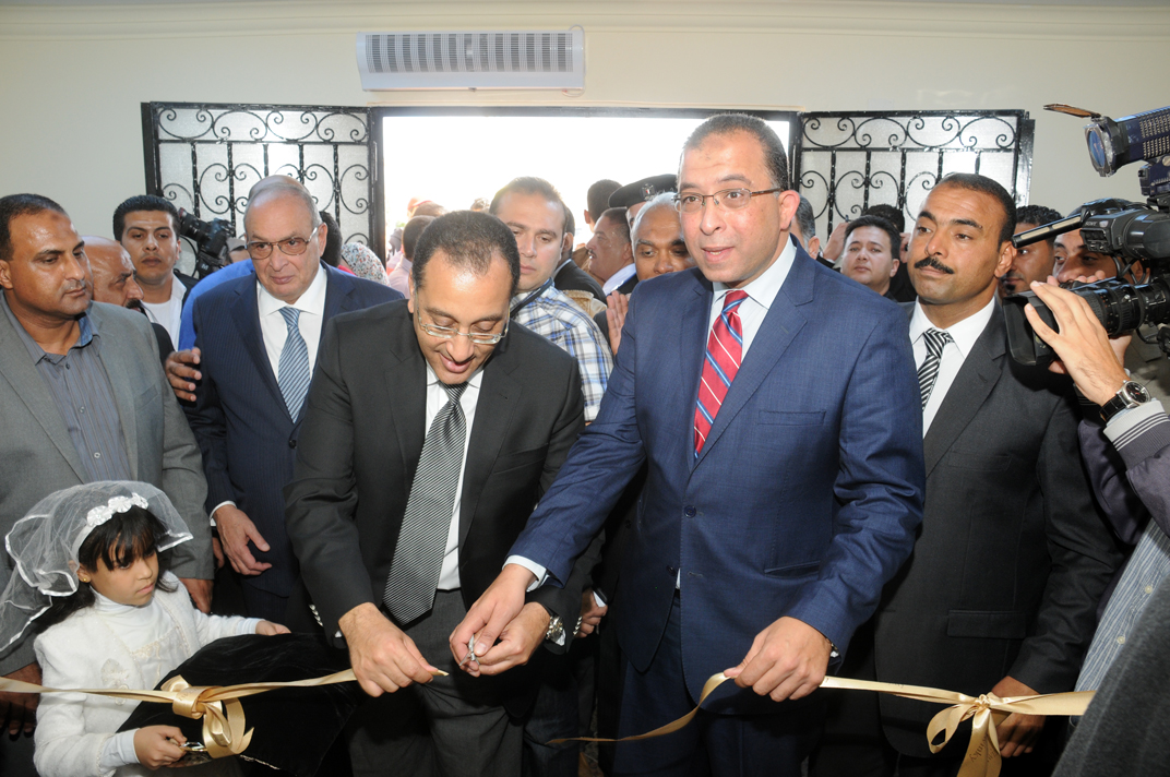 وزيرا الاسكان والتخطيط يفتتحان المركز التكنولوجى لخدمة المواطنين والمستثمرين