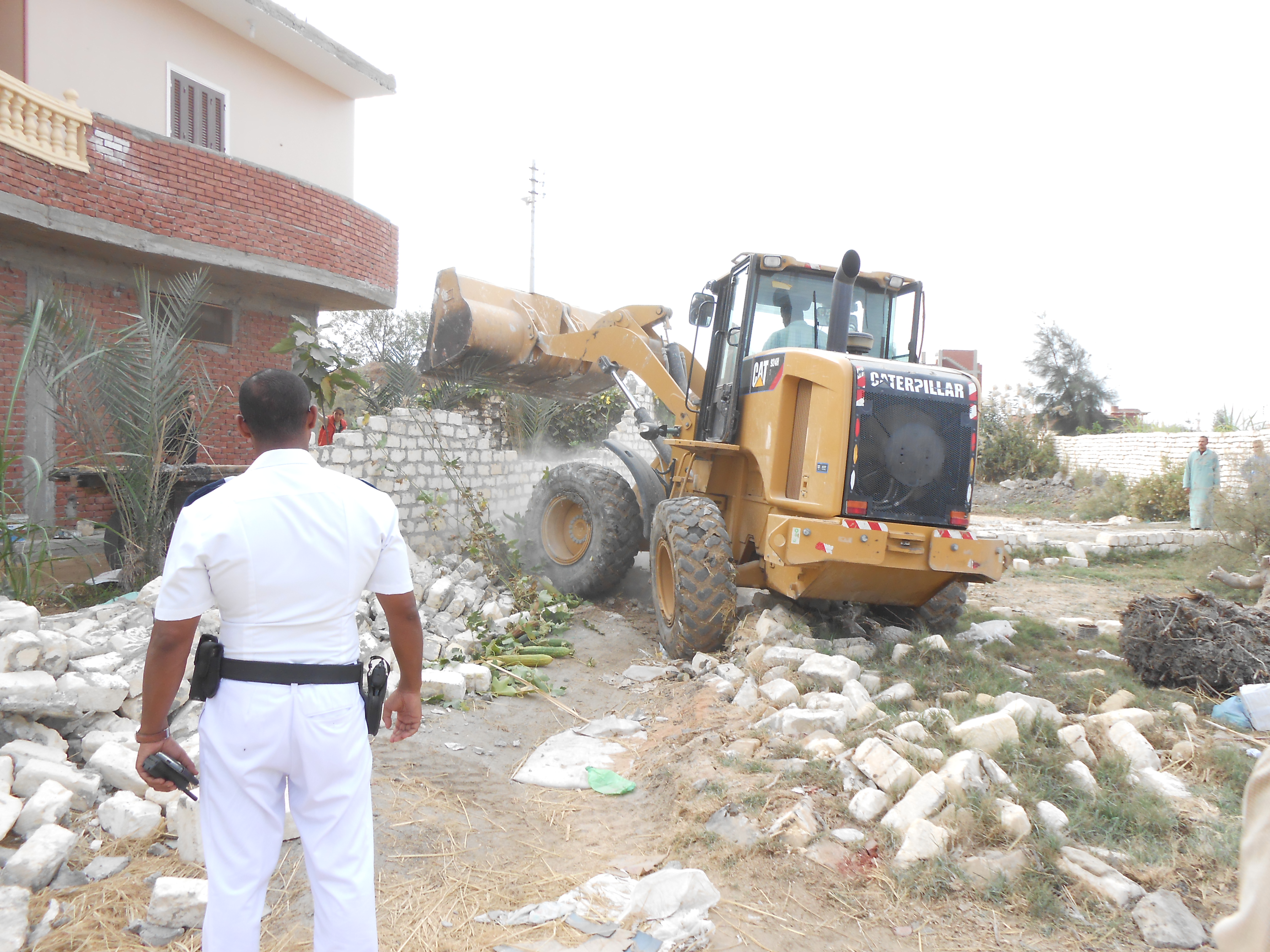 ازالة التعدى على الاراضى الزراعية