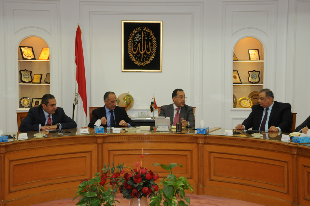 وزراء اﻹسكان والعدل والعدالة اﻹنتقالية