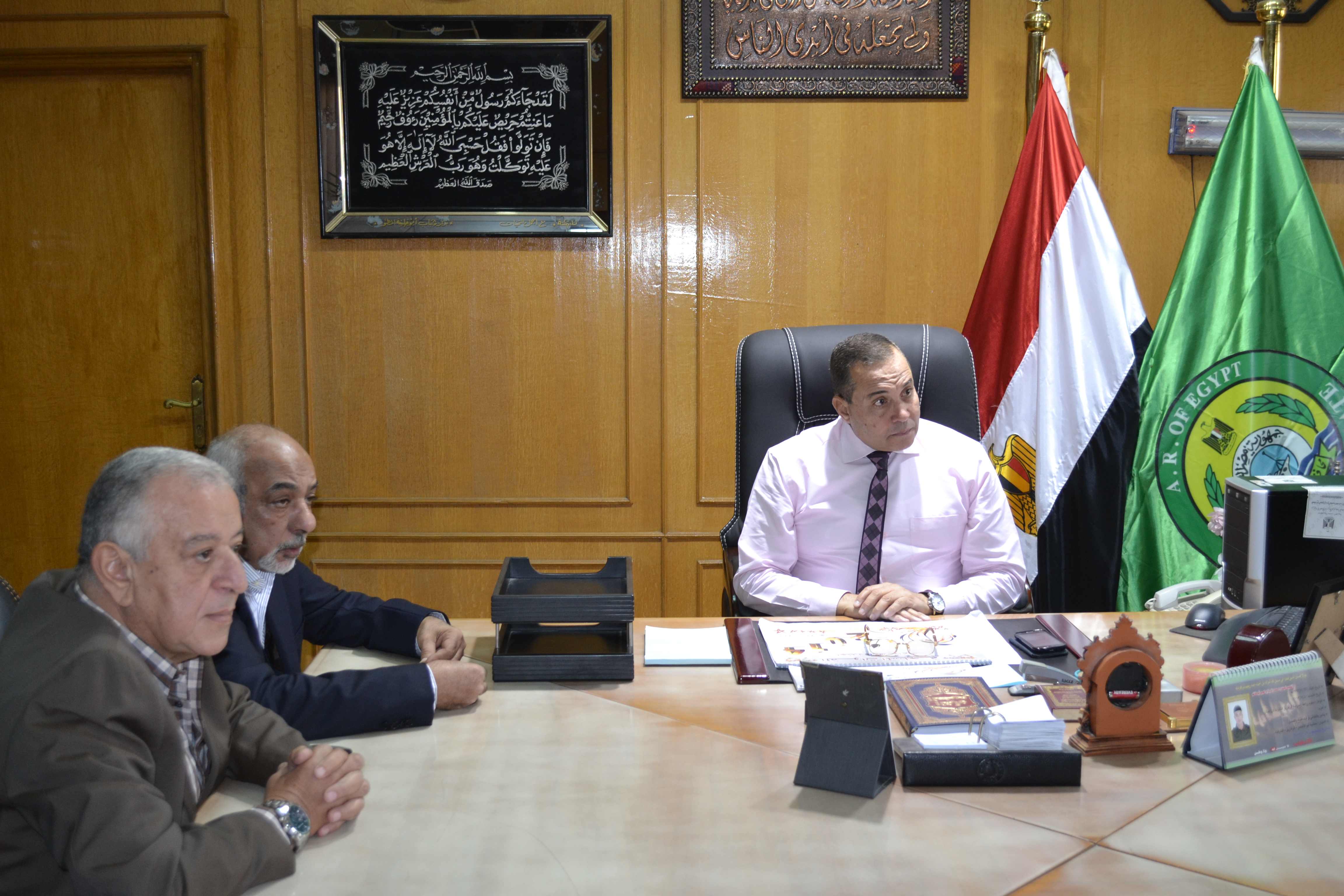 محافظ الإسماعيلية ومالكى احدى شركات الادوية