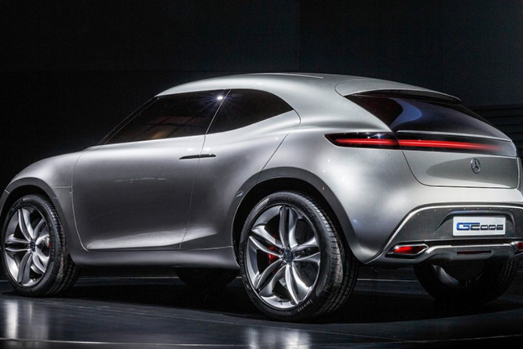 مرسيدس تعمل بالطاقة الشمسية وقوة الرياح