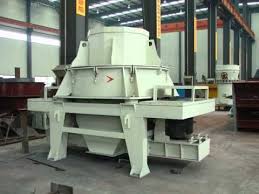 مصنع لتحويل رمال السيليكا إلى زجاج