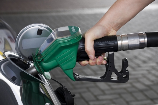 استبعاد خفض أسعار البنزين والسولار محليا رغم التراجع عالميا