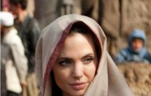 انجلينا جولي لبي بي سي العربية: على امريكا احترام الاخرين باعتبارها دولة ديمقراطية تقود العالم