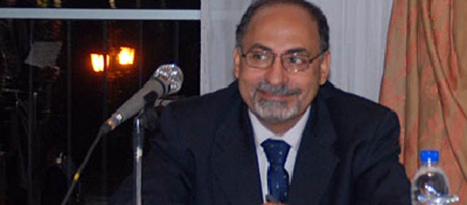 مصطفى كامل السيد أستاذ العلوم السياسية بجامعة القاهرة