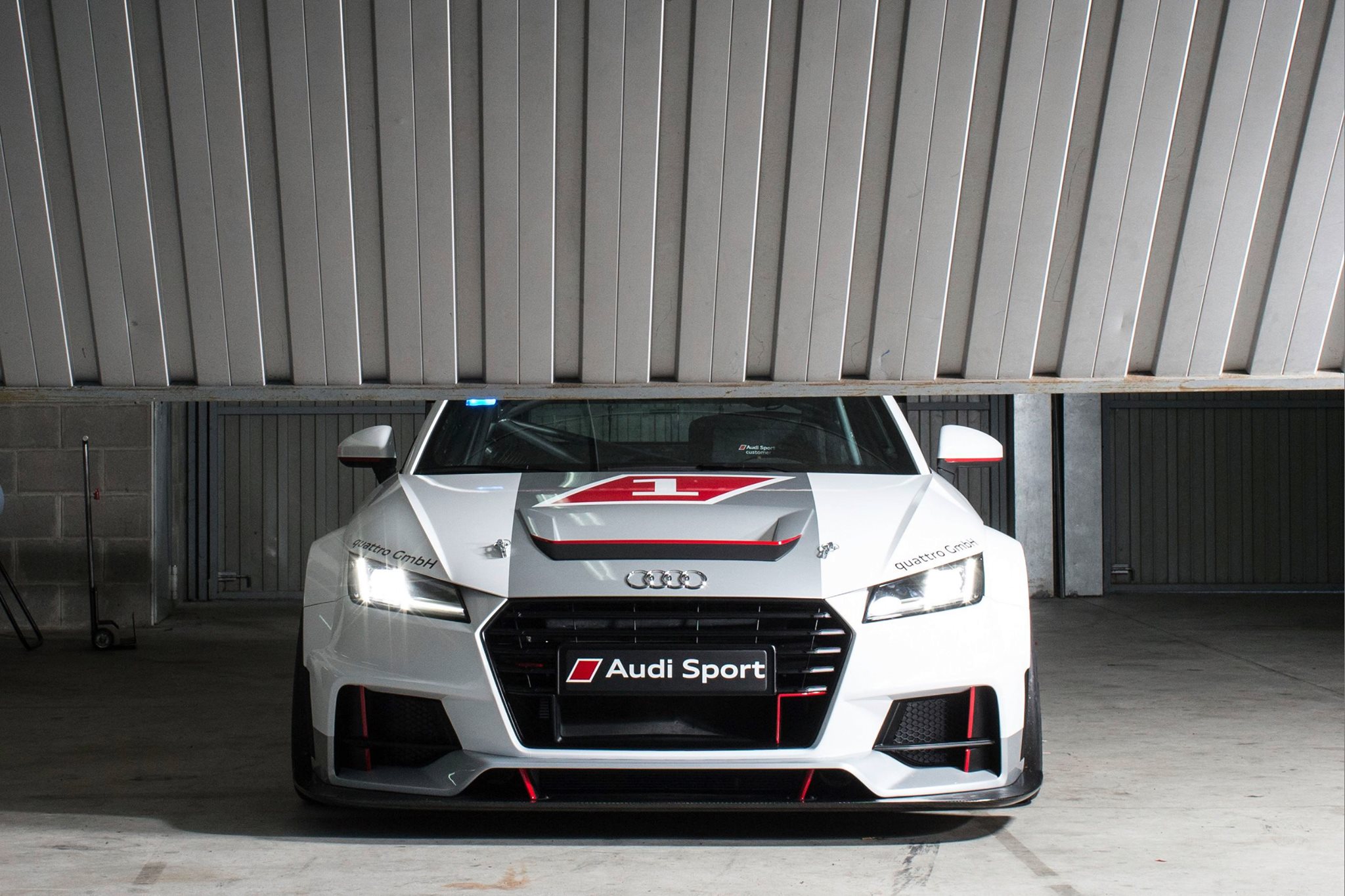 أودى الألمانية تكشف عن سيارة رياضية جديدة بمعرض إيسن