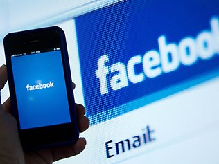 كيف تجري مكالمات هاتفية مجاناً على الفيسبوك؟