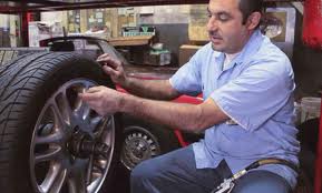 كيف تفهم إشارات التحذير من إطارات سيارتك؟