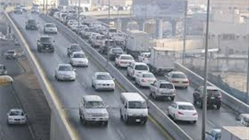 “ماسورة مياه” تؤجل الانتهاء من رصف طريق العروبة