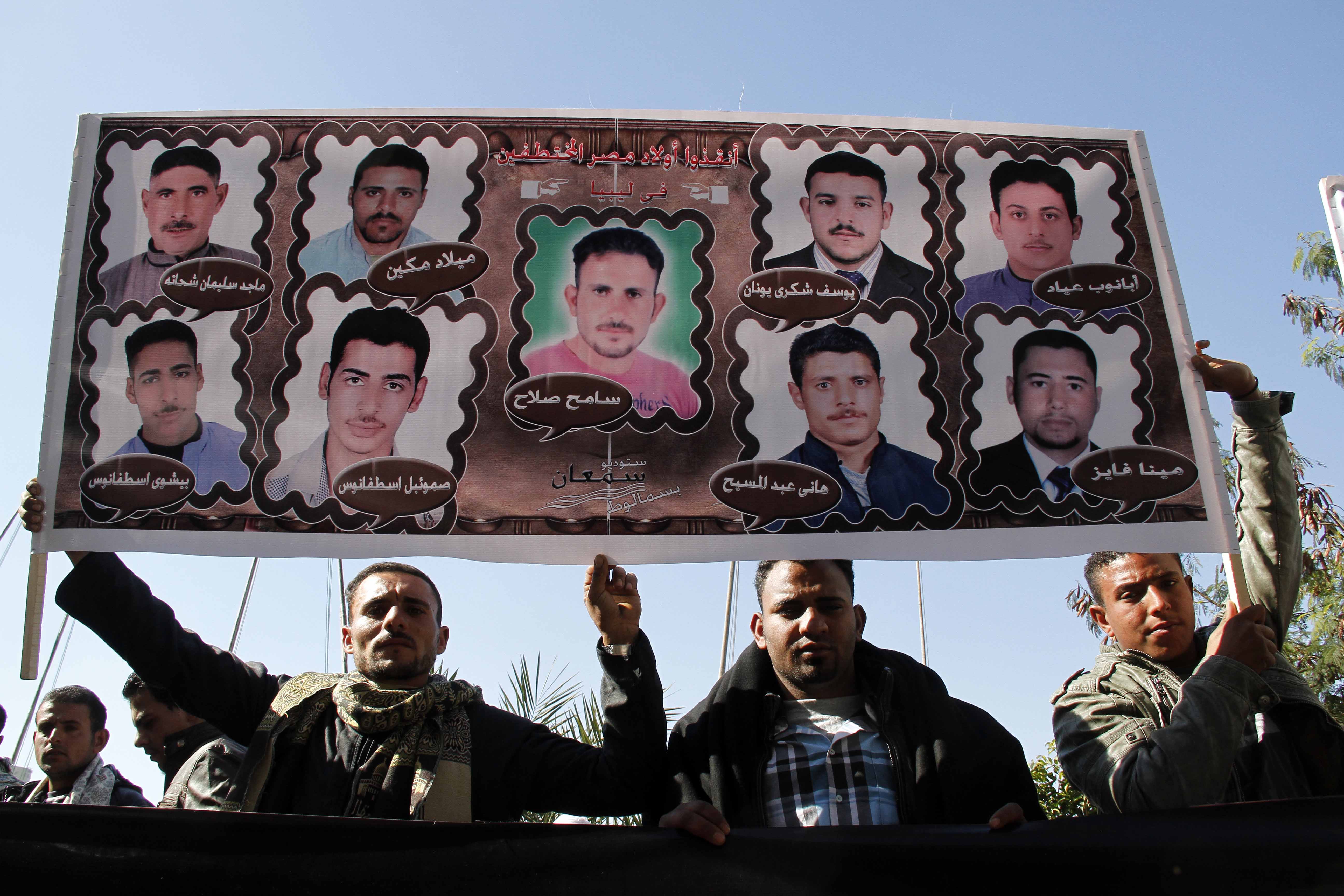 بالصور .. وقفة احتجاجية لأهالى الأقباط المختطفين فى ليبيا