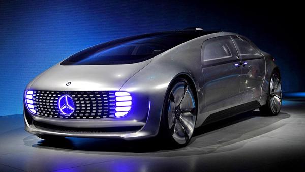 بالصور.. “دايملر” الألمانية تكشف عن سيارتها الجديدة “مرسيدس إف 15” ذاتية القيادة