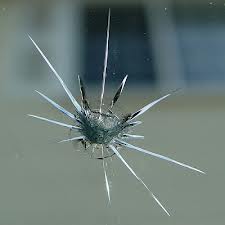 شروخ زجاج السيارة