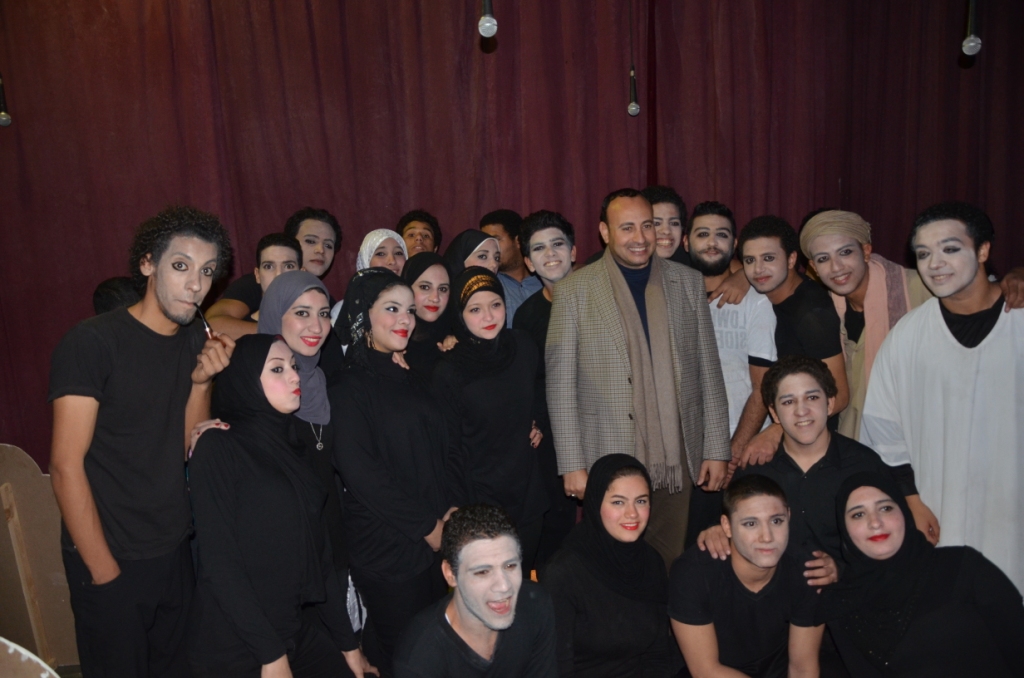 ابطال العمل المسرحى