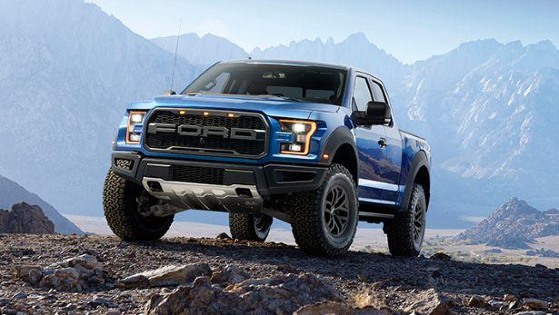 سيارات تتألق فى معرض ديترويت بأمريكا الشمالية