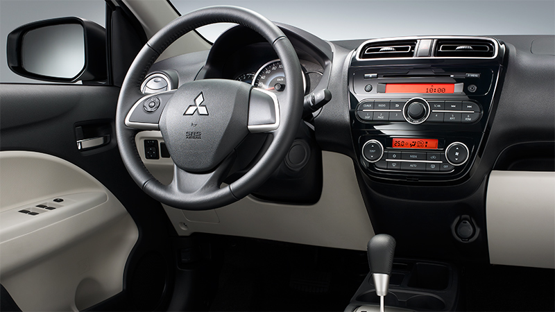 مقارنة بين سيارتى “ميتسوبيشى اتراج” و”فيات بونتو” لعام 2015