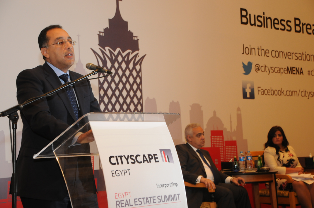 وزير الإسكان يدعو المستثمرين العقاريين لقمة شرم الشيخ